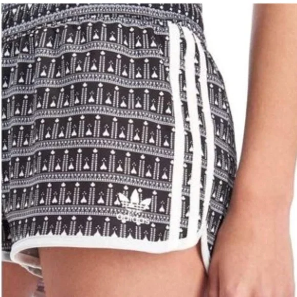 ♠️SOLD♠️ FARM RIO x ADIDAS ORIGINALS Pavao Shorts - Size M - RARE + Pristine - Picture 3 of 4